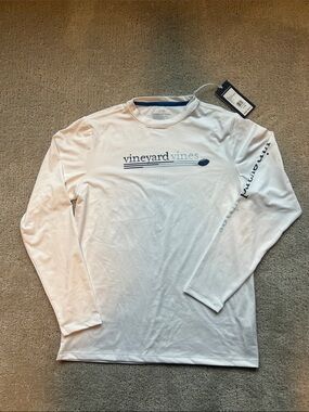 Vineyard Vines White Long-Sleeve Performance Tee with Blue Logo